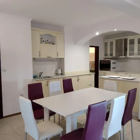 Delux 2Bdr Apartments Regina Fashion In Nicky House, Balchik Bałczik